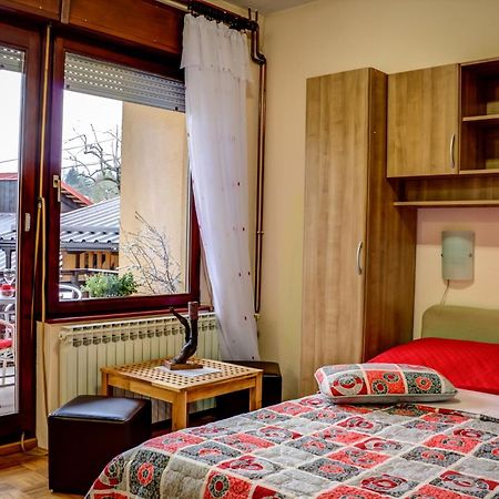 Rooms Marijana Obrovac Slunj Pokoj fotografie